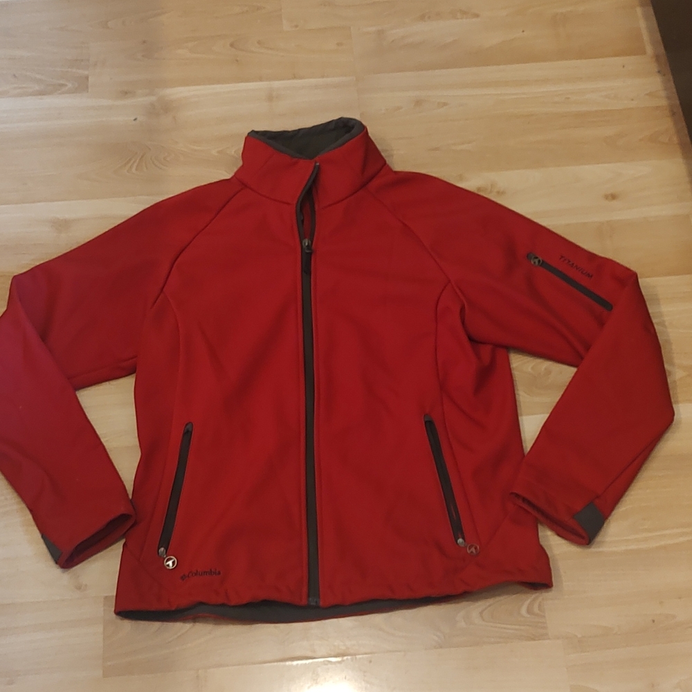 Women's Columbia softshell jacket